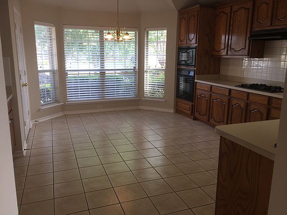 5th image of 15677 Wyoming Dr