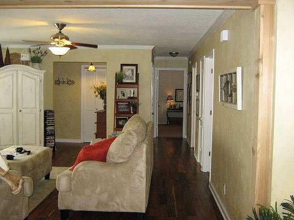 5th image of 726 Bellaire Dr