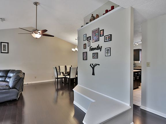 3rd image of 2905 Clipper Ct