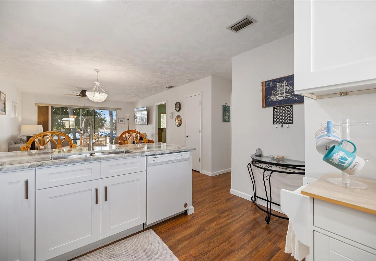 2 bed, 899 sqft, $3,500 — Photo 3