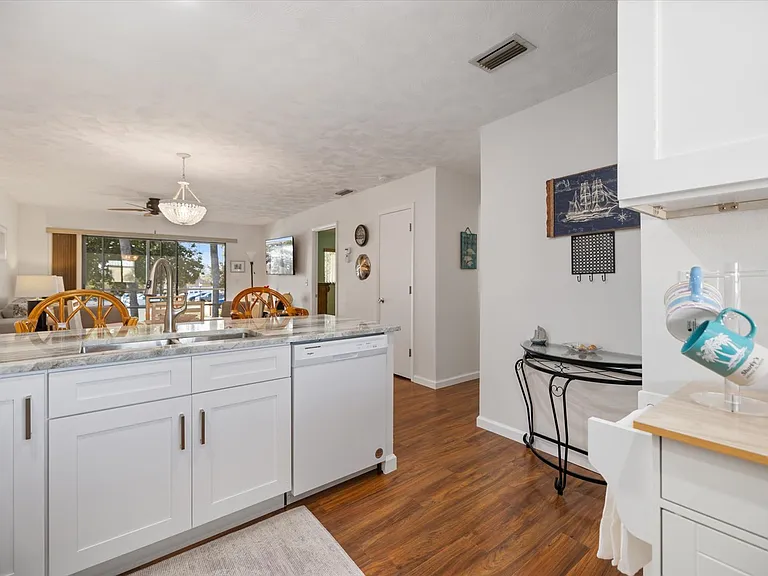431 Airport Ave E #207 — Photo 3