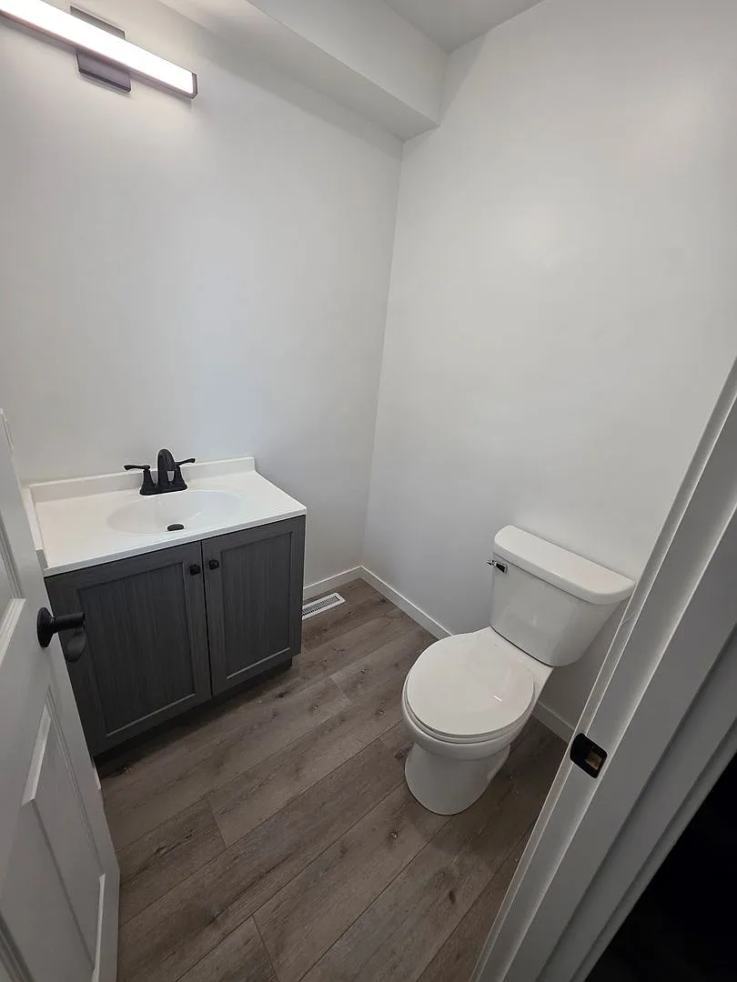 Fully Remodeled 3 Bedroom — Photo 3