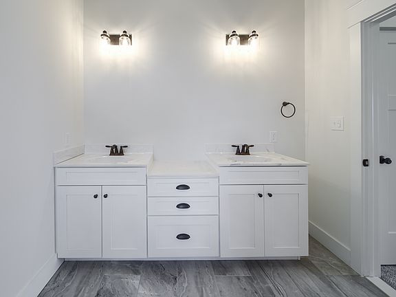 Standard Bath w Upgrades