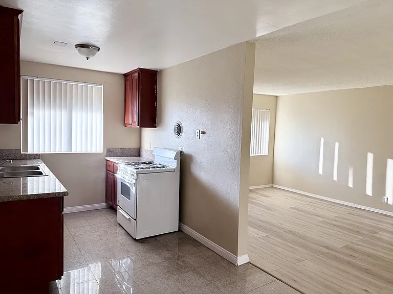 4830 Canoga St #H — Photo 6