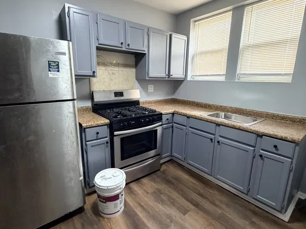 7655 S Coles Ave APT 2A, Chicago, IL 60649