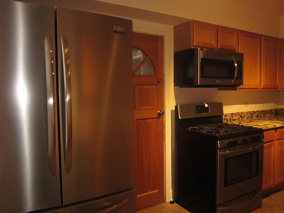 4th image of 6450 N Claremont Ave #3