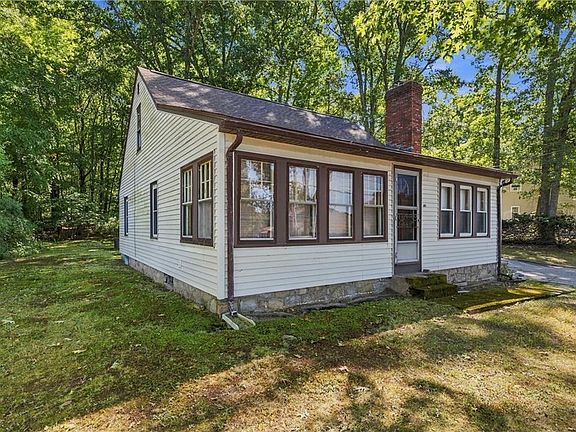 5th image of 374 Reservoir Rd