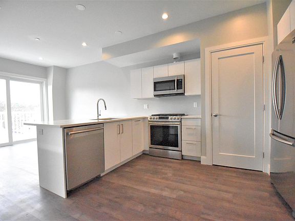 #405 Kitchen with Pantry