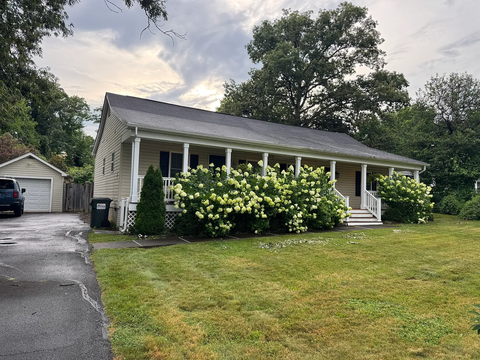 Studio, 700 sqft, $1,700 — Photo 1