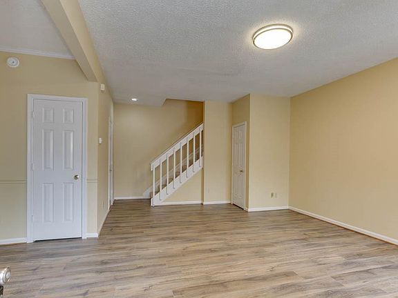 5th image of 207 Quarter Trl APT G