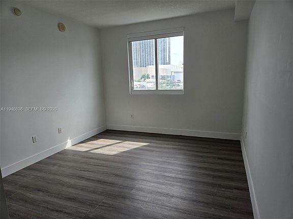 4th image of 275 NE 18th St APT 503