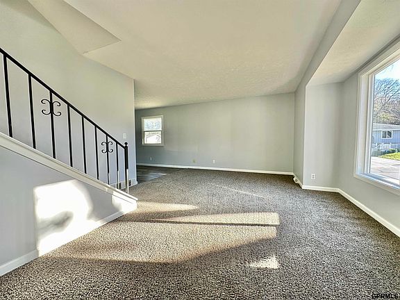 3rd image of 10306 N St