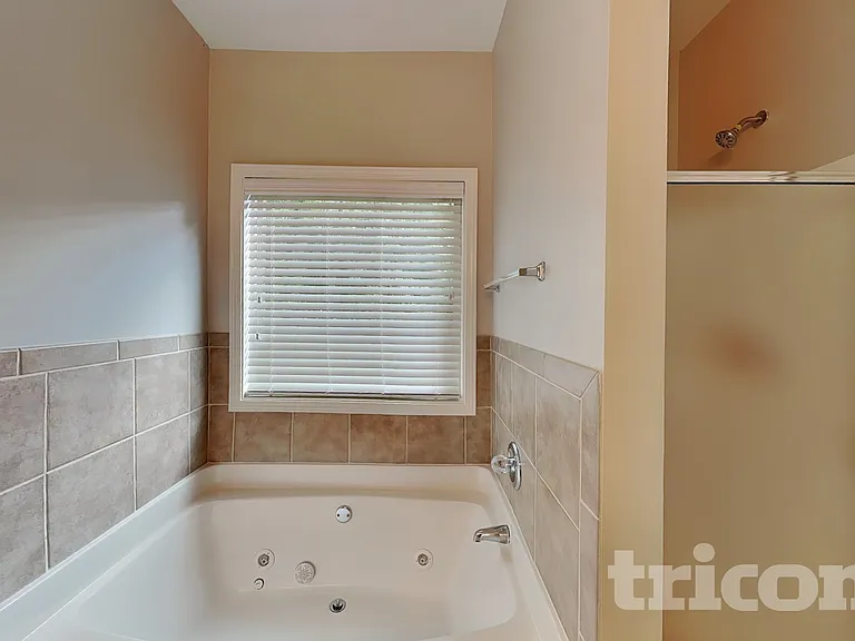 1571 English Manor Cir — Photo 11