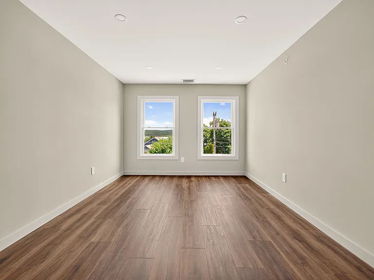 176 Hudson St #4 — Photo 10