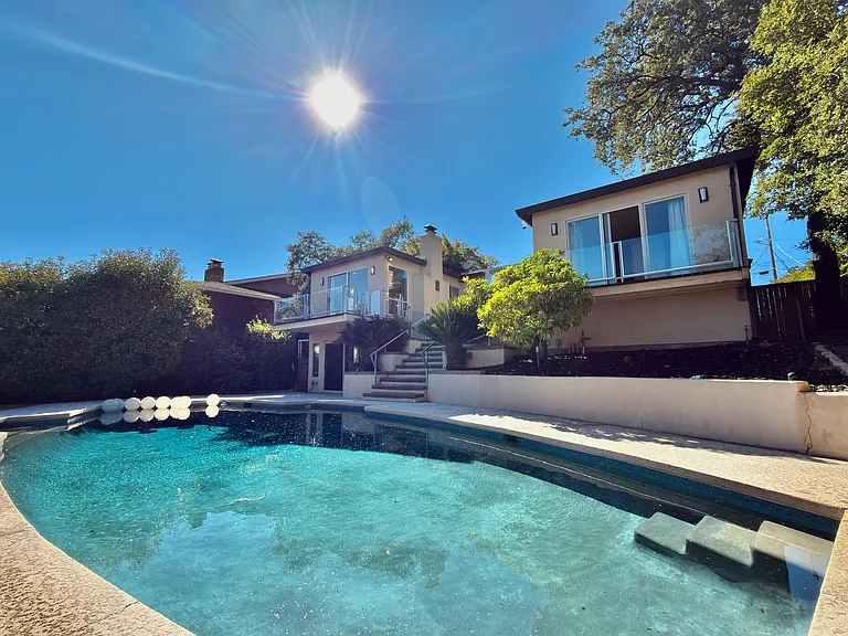 7800 Sierra Dr — Photo 2