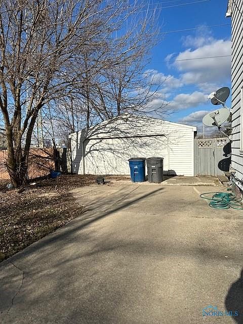 2nd image of 248 W Crawford Ave