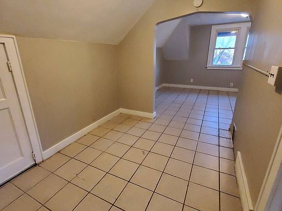 5th image of 1811A W Capitol Dr