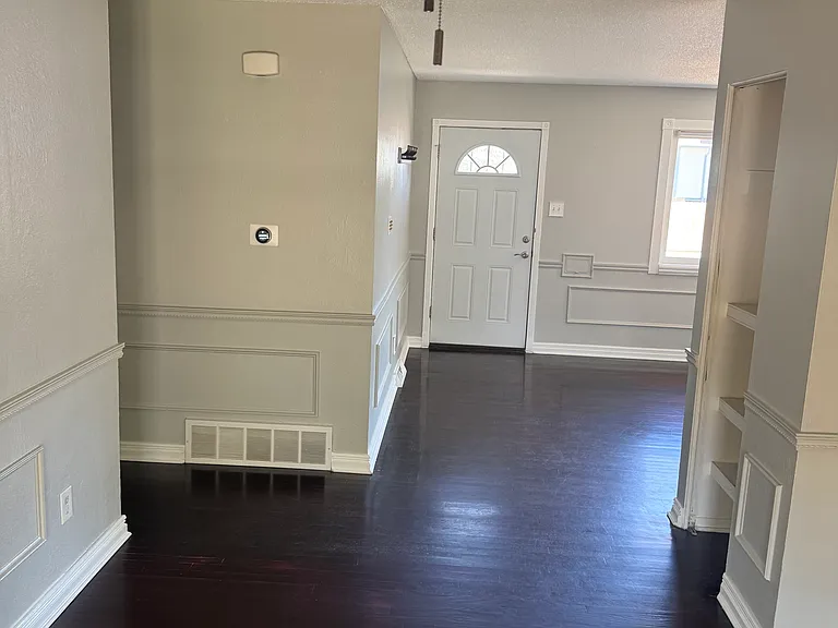 484 Salem St — Photo 1