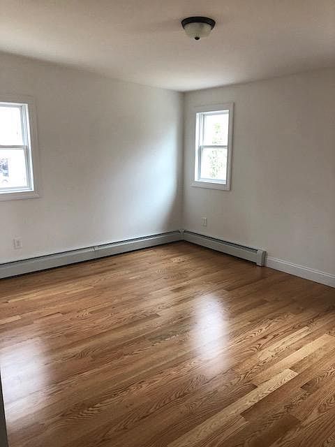4058 Victory Blvd 1st fl