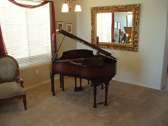 Dining/Piano Room