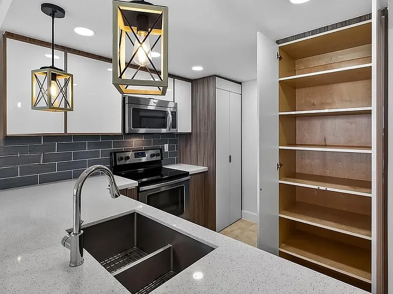600 NE 36th St #1200 — Photo 6