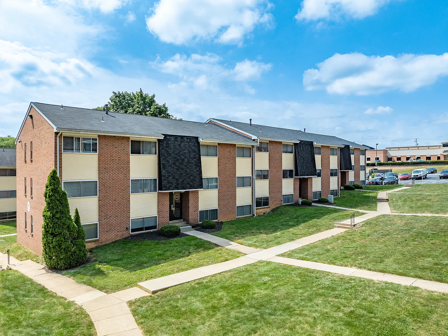 Hillside Apartments — Photo 4