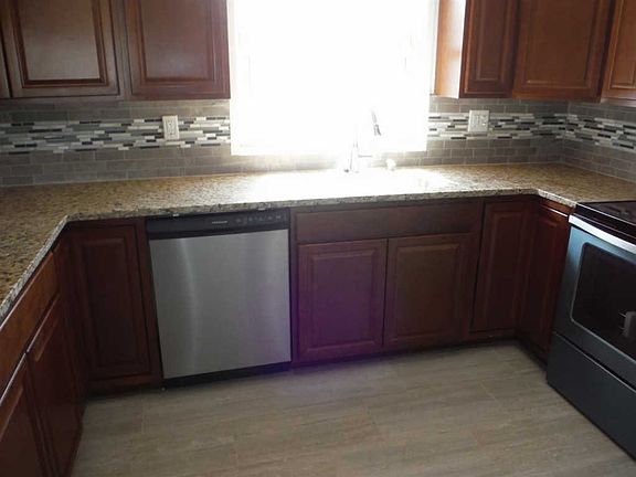 5th image of 3225 W Towanda Ave