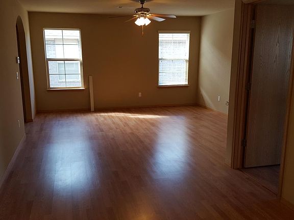 4th image of 3303 SW Deerfield Blvd #1