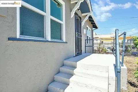 1012 G St — Photo 2