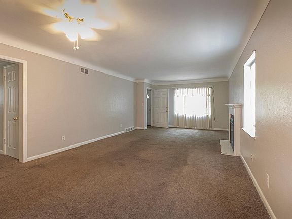 5th image of 2614 Kenwood Blvd #1