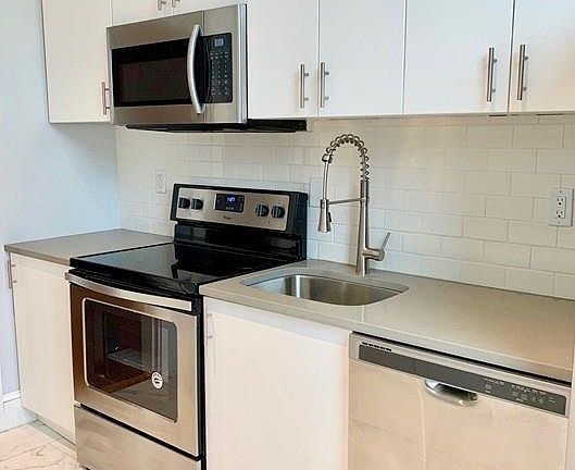 4th image of 552 E 4th St #6A