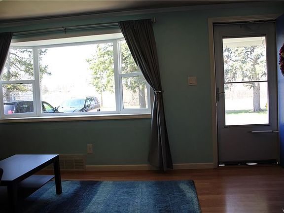 5th image of 74 Iroquois Dr