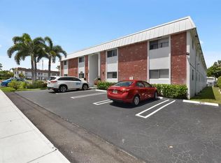 402 Lake Shore Dr #207, West Palm Beach, FL 33403