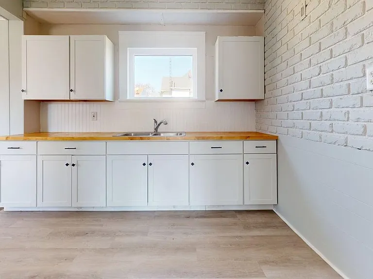 1117 Arlington Ave SW — Photo 3