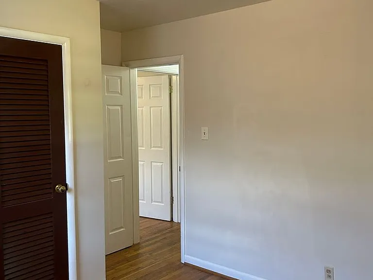 636 Cardinal Ln — Photo 17