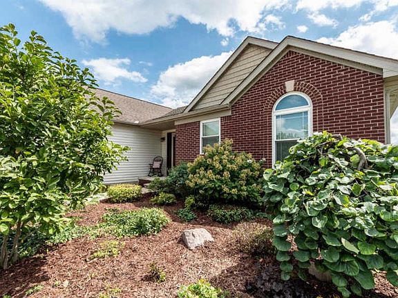 3rd image of 786 Blue Bird Ln