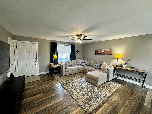 Living Area/ Entry