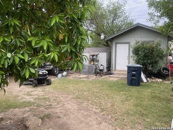 3rd image of 1110 Stephanie Drive