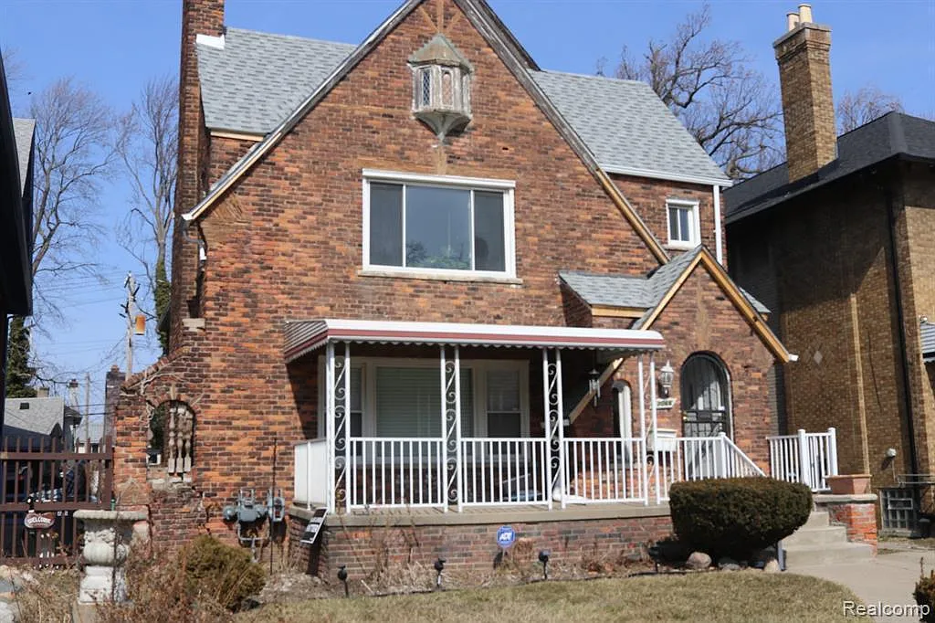 3 bed, 1500 sqft, $1,300 — Photo 1