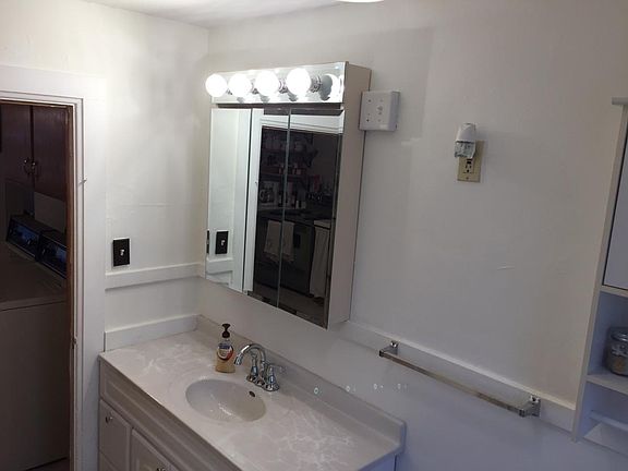 3rd image of 416 Kansas St Floor 1
