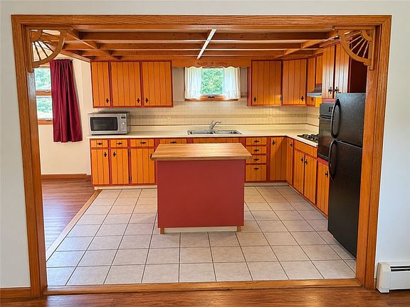 3rd image of 872 Birdsey Rd