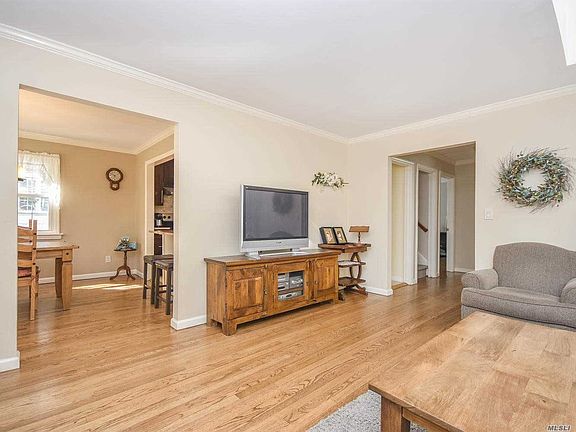3rd image of 28 Glamford Ave