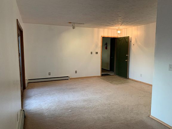 3rd image of 227 Woodridge St