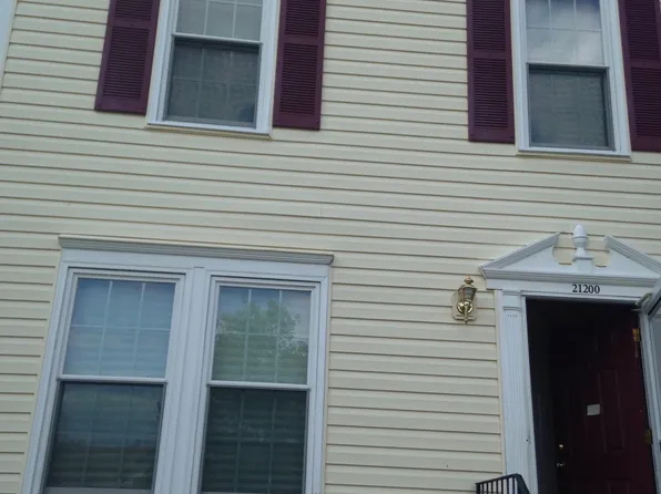 21200 Hedgerow Ter, Ashburn, VA 20147