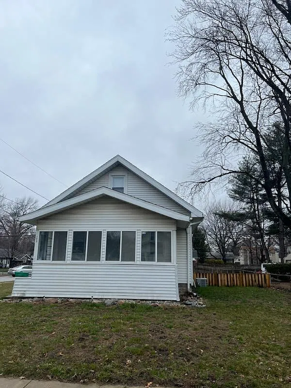4 bed, 1300 sqft, $1,650 — Photo 2