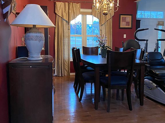 5th image of 8222 Cookes Farm Ct