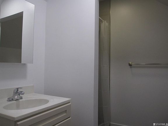 5th image of 1052 Divisadero St