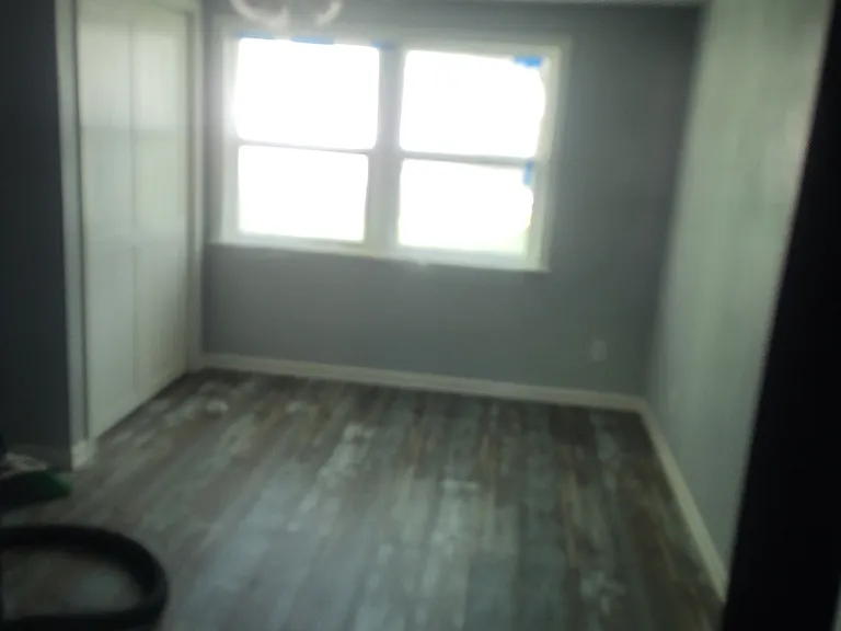 411 E Cross St — Photo 7