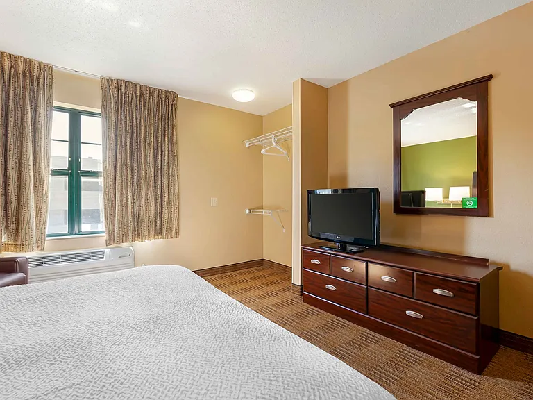 Studio Suite - 1 Queen Bed