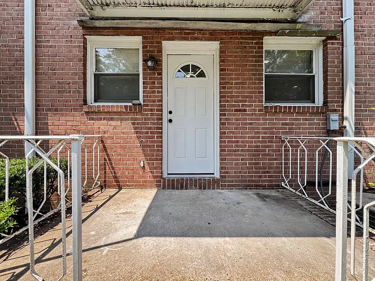200 E Maple Ave — Photo 54
